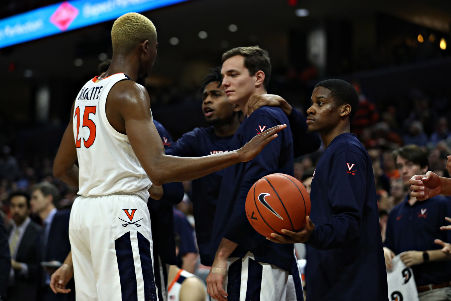 20200128_cdp_sports_uvahoops049.JPG